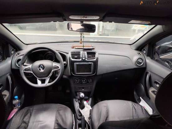RENAULT-SANDERO-2021