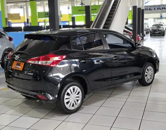 TOYOTA-YARIS-2022