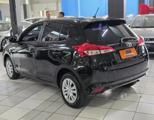 TOYOTA-YARIS-2022