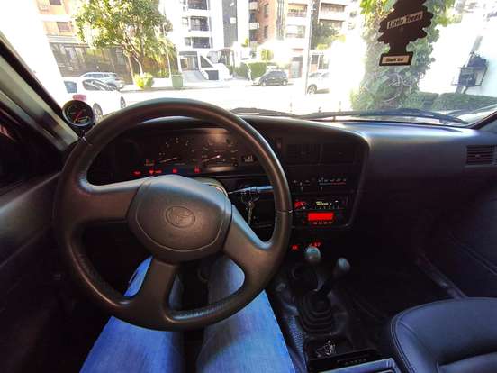 TOYOTA-HILUX-1993