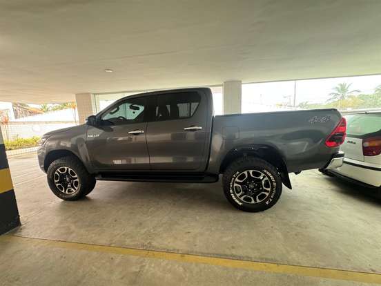 TOYOTA-HILUX-2023