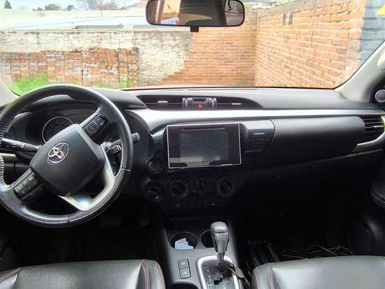 TOYOTA-HILUX-2.8 SR 4X4 CD 16V DIESEL 4P AUTOMÁTICO TOYOTA-HILUX-2016