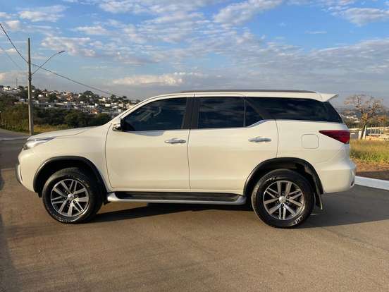 TOYOTA-HILUX SW4-2016