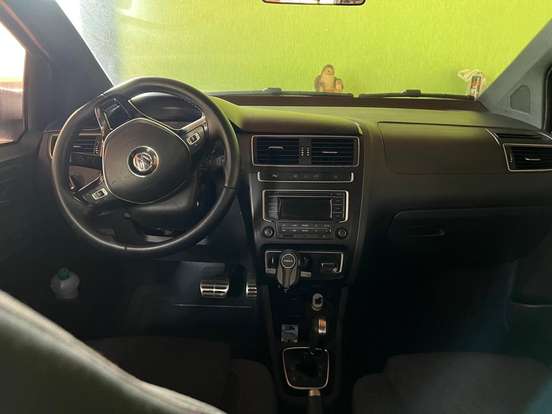 VOLKSWAGEN-CROSSFOX-2015