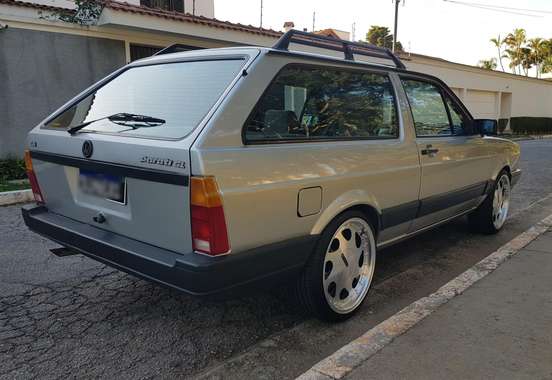 VOLKSWAGEN-PARATI-1990