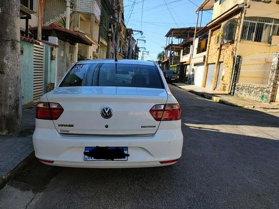 VOLKSWAGEN-VOYAGE-2017