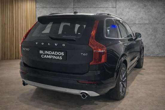 VOLVO-XC90-2018