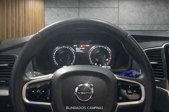 VOLVO-XC90-2018