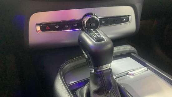 VOLVO-XC90-2018