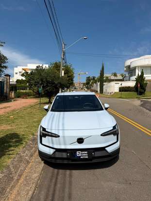 VOLVO-EX30-2024