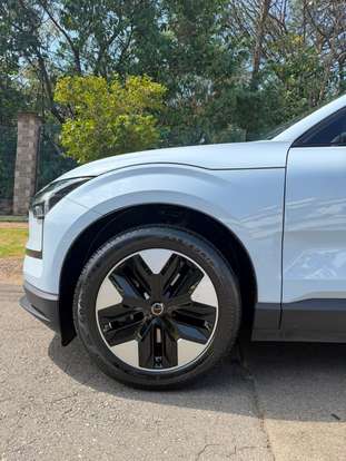 VOLVO-EX30-2024