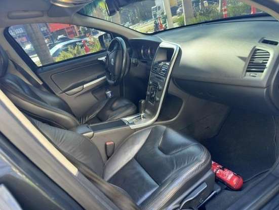 VOLVO-XC60-2012