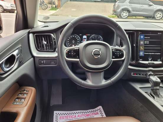 VOLVO-XC60-2.0 T5 GASOLINA MOMENTUM AWD GEARTRONIC VOLVO-XC60-2020