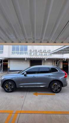 VOLVO-XC60-2020