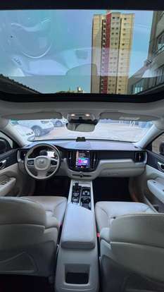 VOLVO-XC60-2020