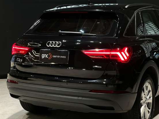 AUDI-Q3-2023