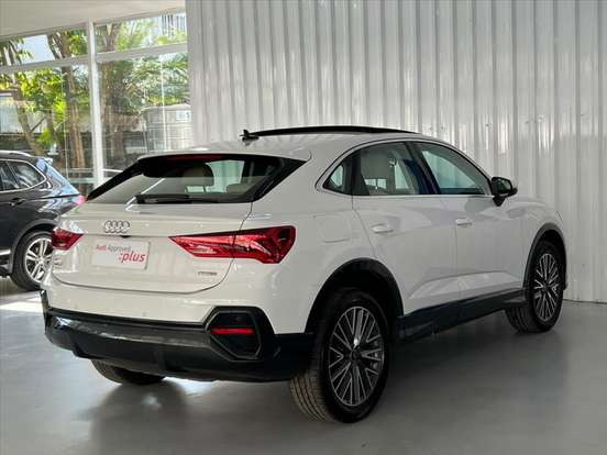 AUDI-Q3-2024
