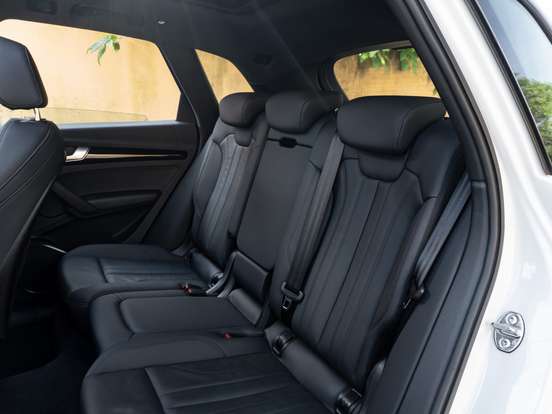 AUDI-Q5-2022
