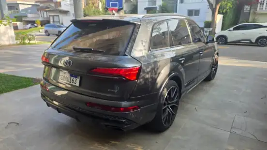 AUDI-Q7-2025