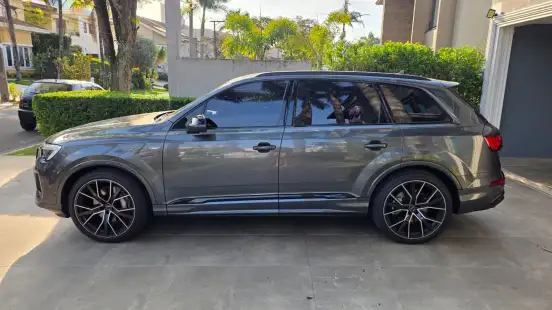 AUDI-Q7-2025