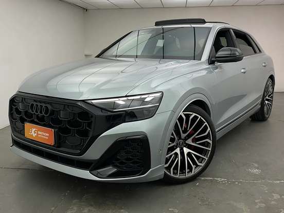 AUDI-Q8-2024