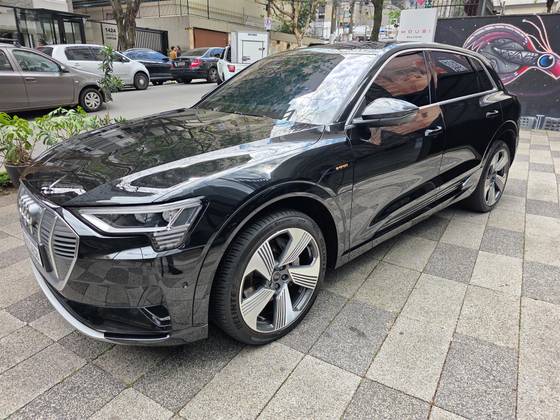 AUDI E-TRON ELÉTRICO PERFORMANCE QUATTRO