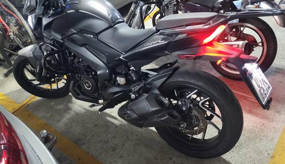 BAJAJ DOMINAR 400 