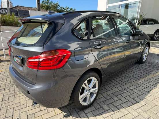 BMW-220i-2018