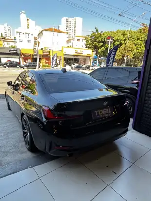 BMW-320i-2022
