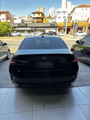 BMW-320i-2022