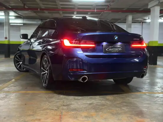 BMW-320i-2023