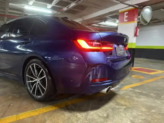 BMW-320i-2023