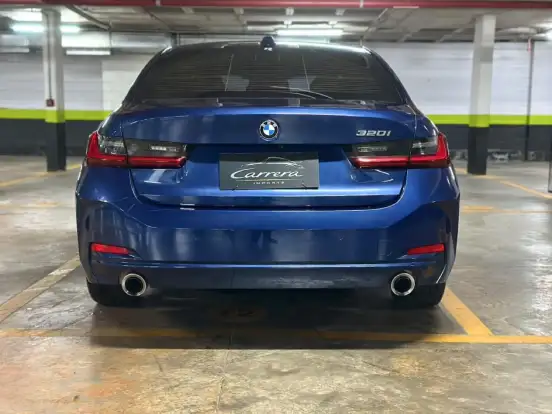 BMW-320i-2023