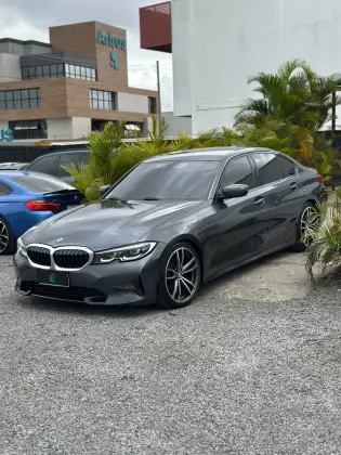 BMW 320i 2.0 16V TURBO GASOLINA SPORT AUTOMÁTICO BMW 320i 2.0 16V TURBO GASOLINA SPORT AUTOMÁTICO
