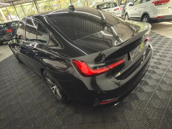 BMW-320i-2020
