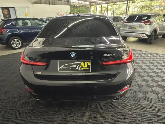 BMW-320i-2020