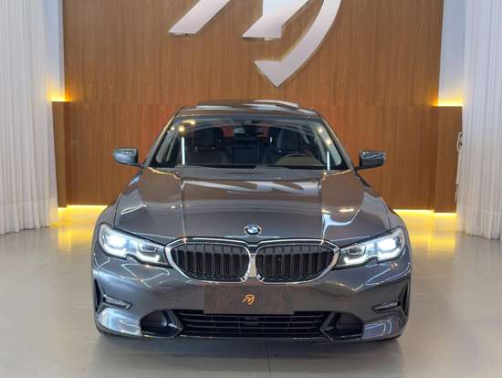 BMW-320i-2021