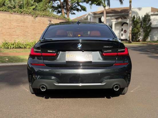 BMW-320i-2021