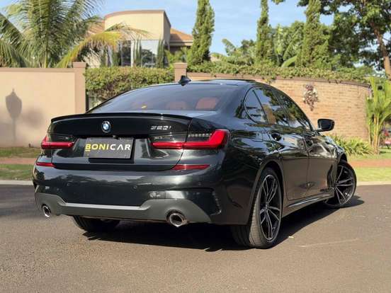 BMW-320i-2021