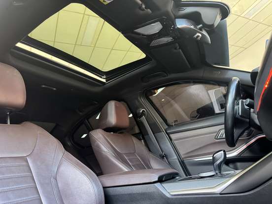 BMW-320i-2022