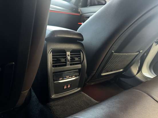 BMW-320i-2022