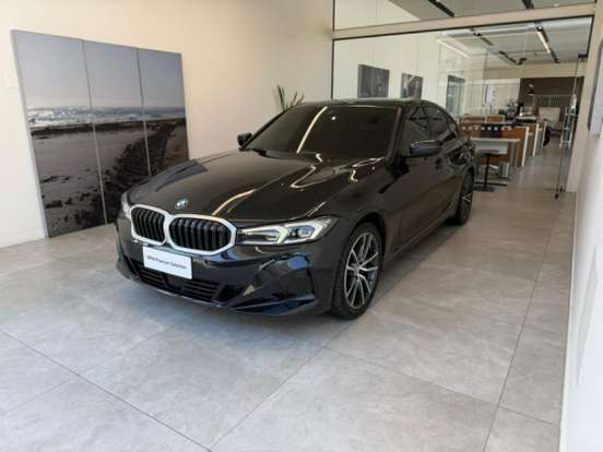 BMW-320i-2022