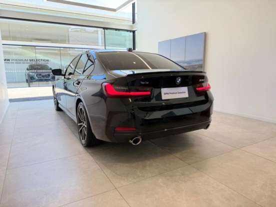 BMW-320i-2022