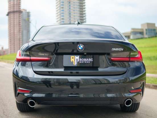 BMW-320i-2019