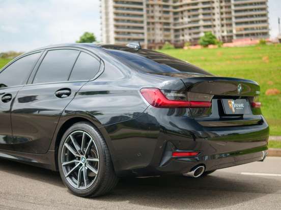 BMW-320i-2019