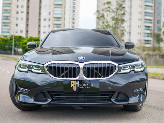 BMW-320i-2019