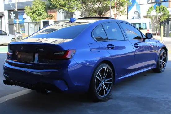 BMW-330e-2022