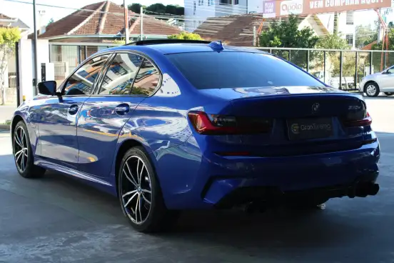 BMW-330e-2022