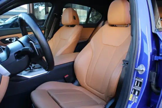 BMW-330e-2022