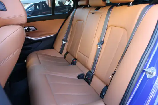 BMW-330e-2022
